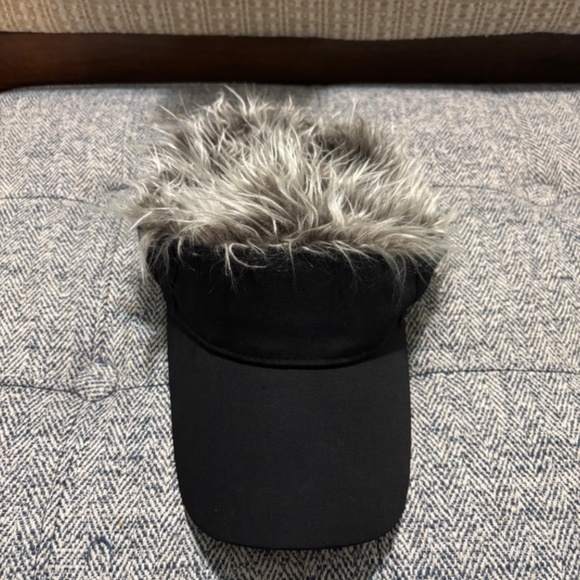 Visor Cap with Fake Hair - Picture 2 of 7